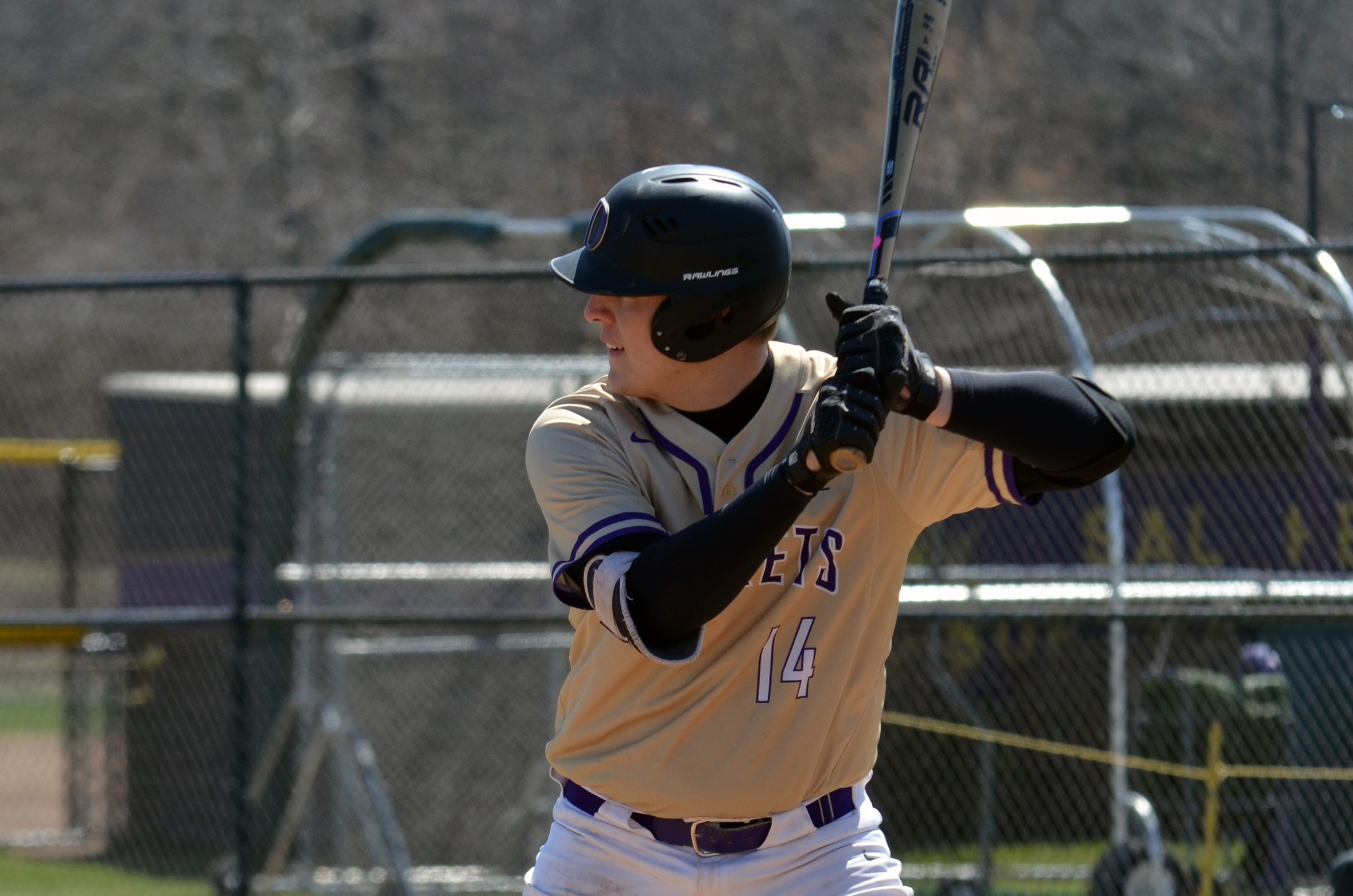 Baseball edged by Manchester in conference contests