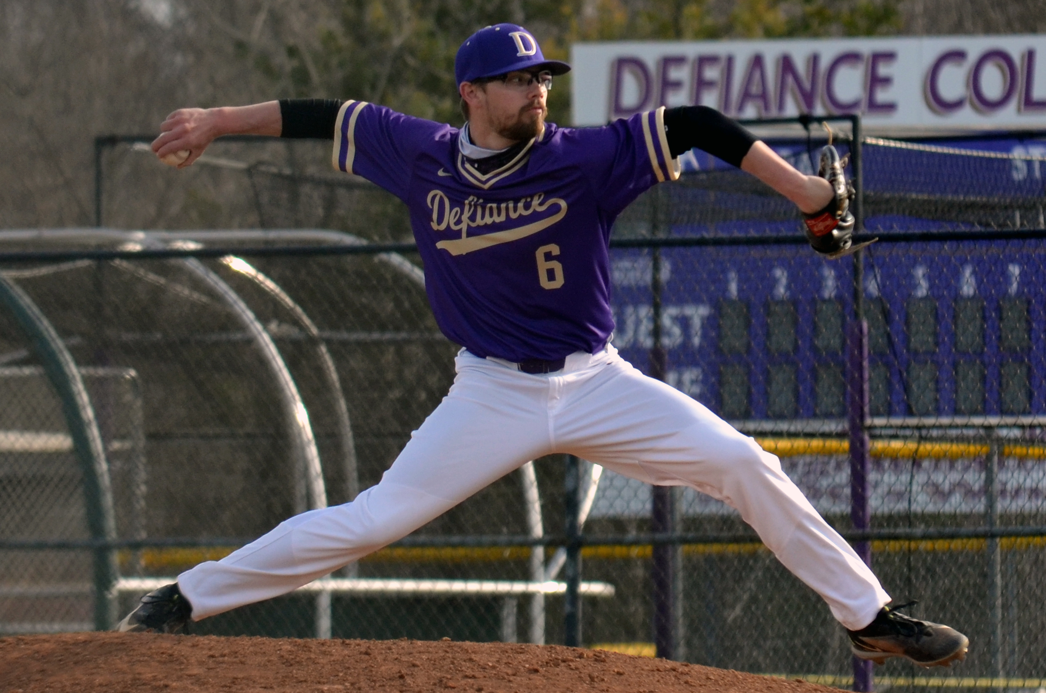 Baseball posts 5-3 win after one-run loss in conference doubleheader