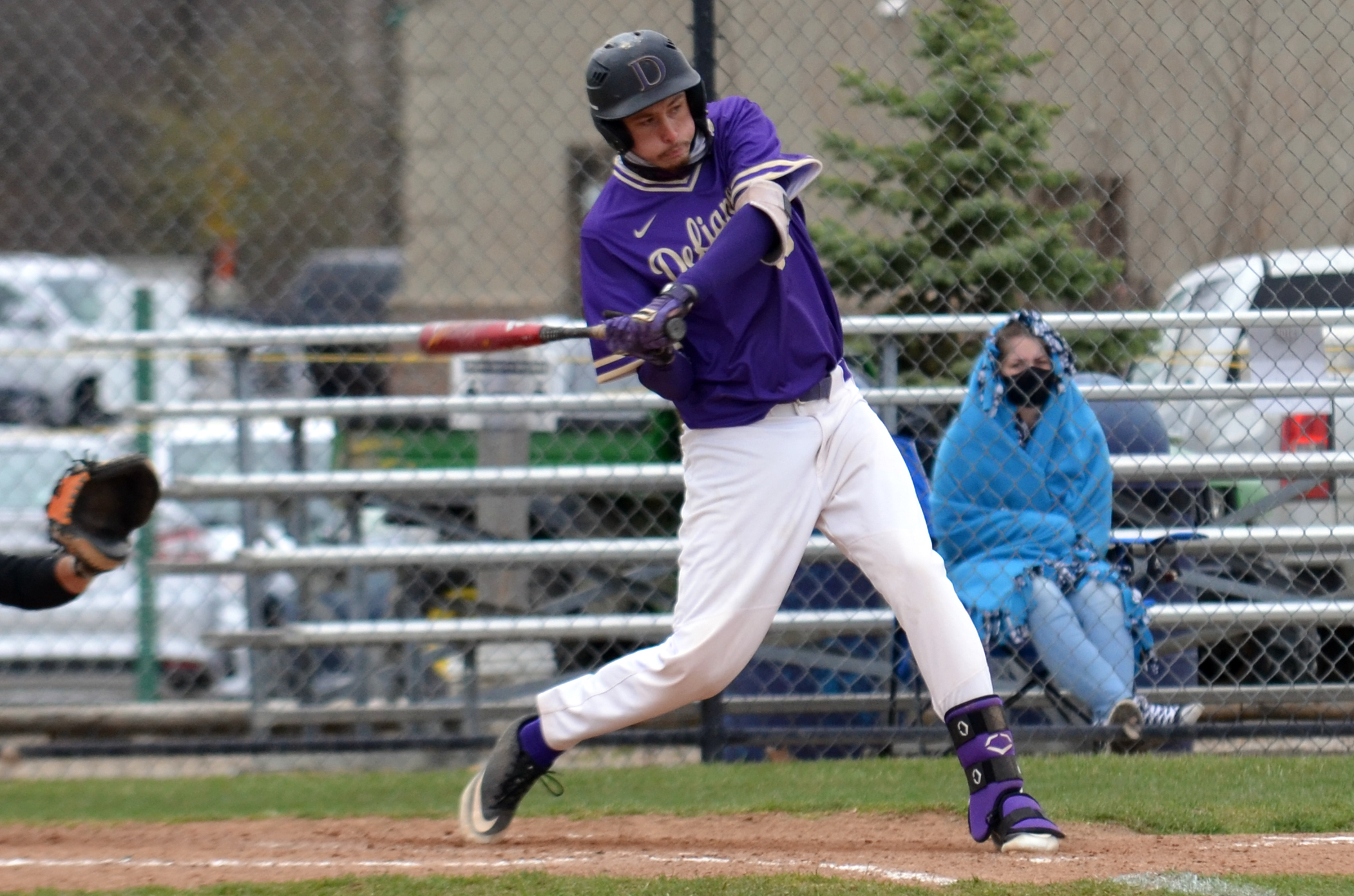 Baseball suffers 8-6 loss to Manchester in HCAC play