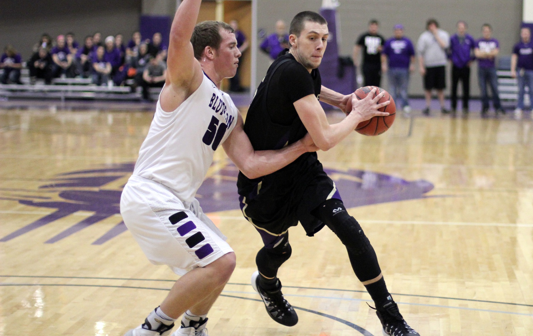 Hicks reaches 1000 career points in Defiance loss at Rose