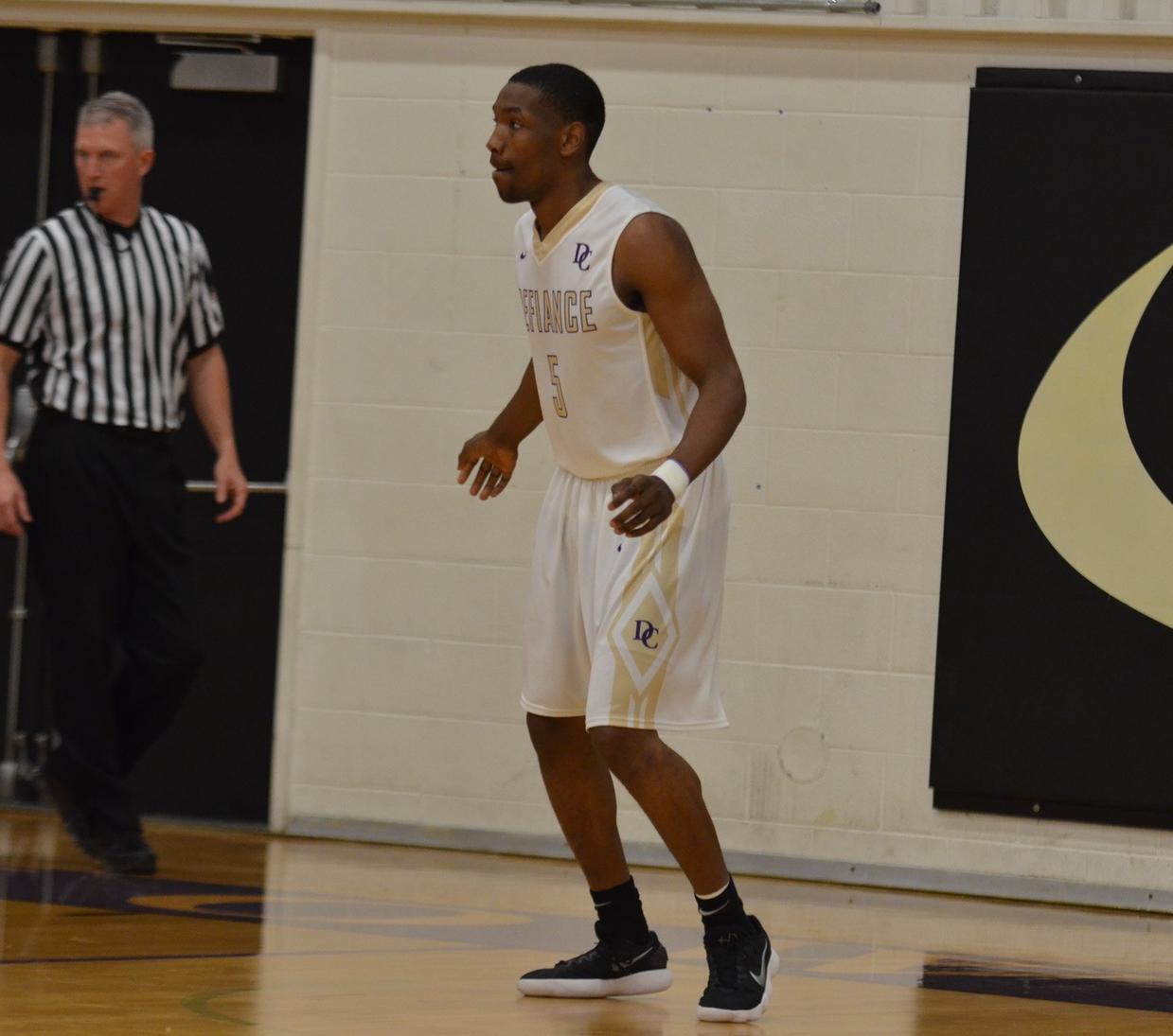 Men's Basketball Toppled by Thiel