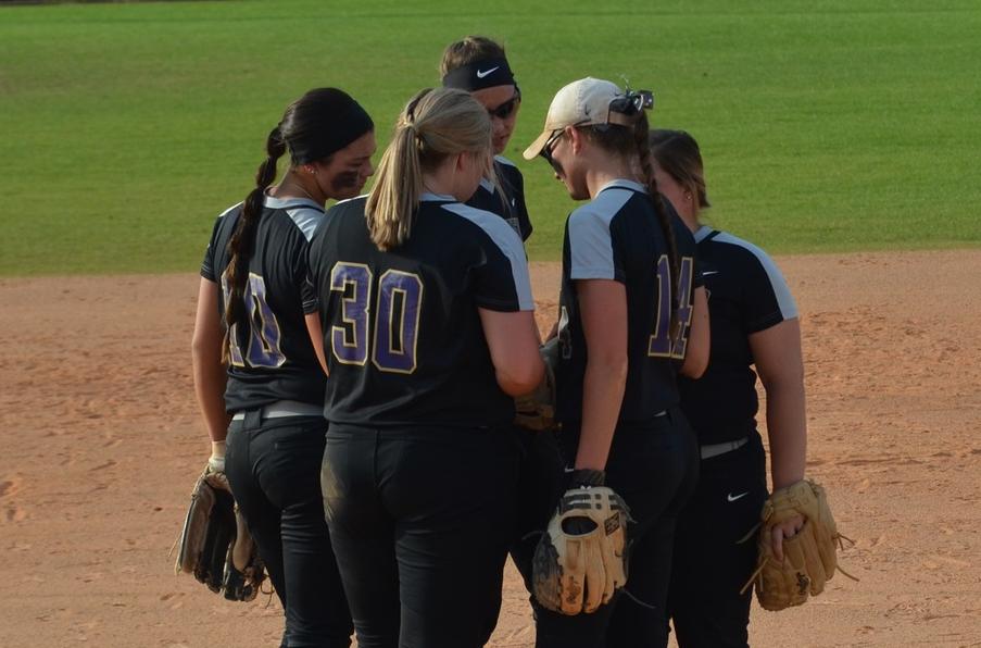 Softball wraps up the week in Florida against tough competition