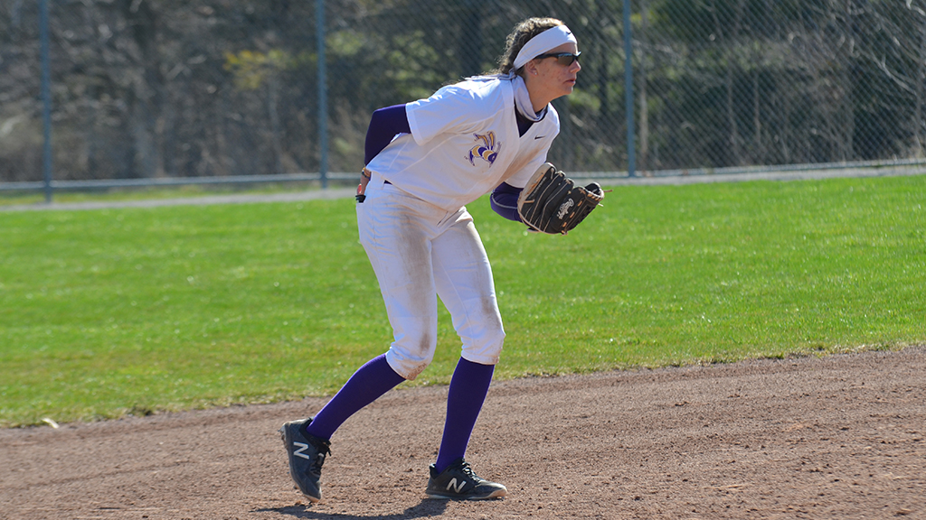 Softball sweeps Manchester at home