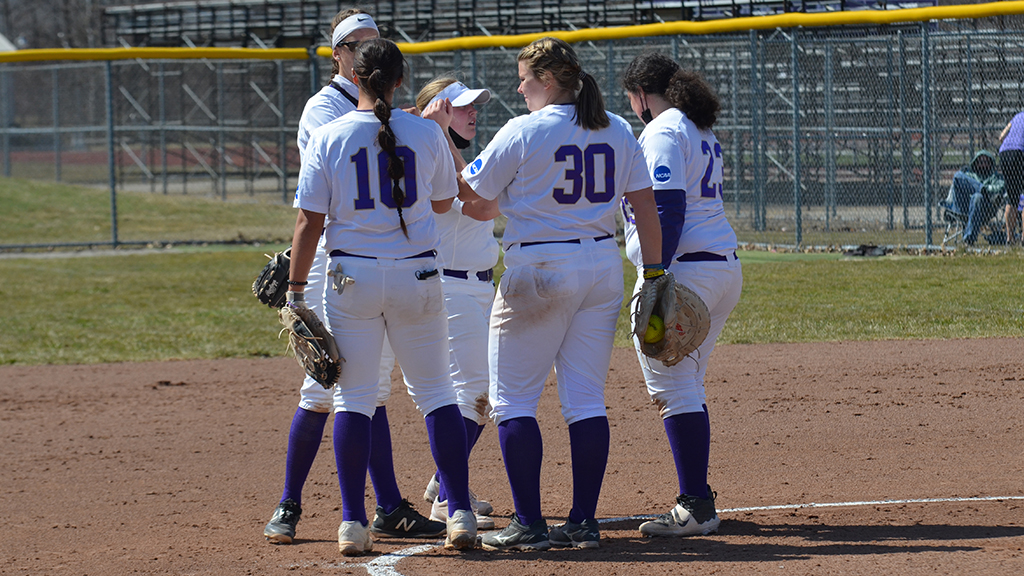 Softball earns a split with CWRU at home