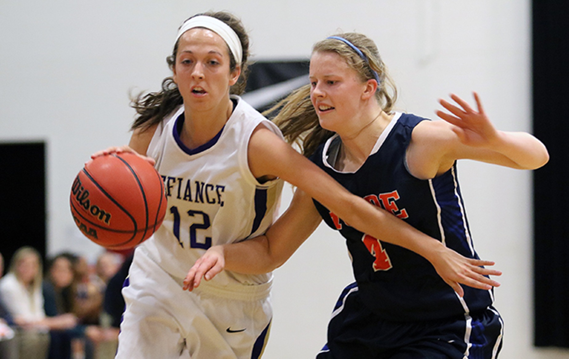 Women's Hoops Outlasted by Transylvania