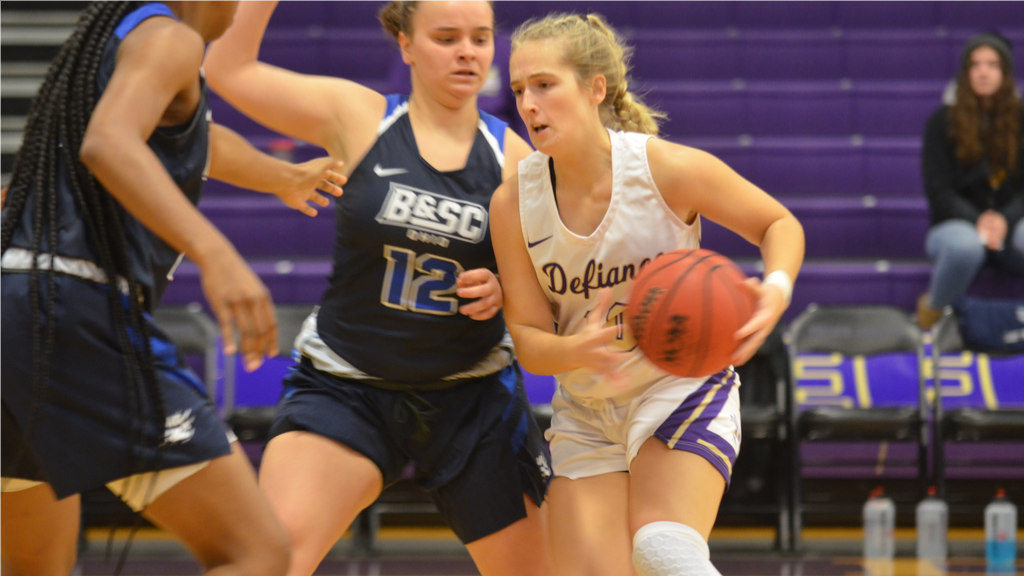 Women's basketball defeated by Manchester