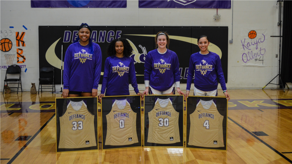 Women&rsquo;s Basketball loses Senior Night game to Manchester Thumbnail