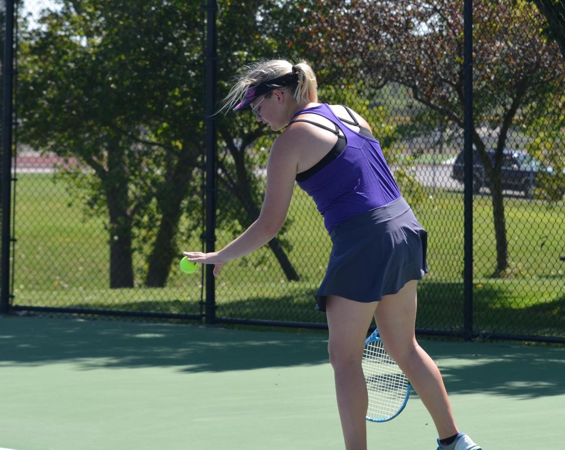 Women's Tennis Drops Contest with Roanoke