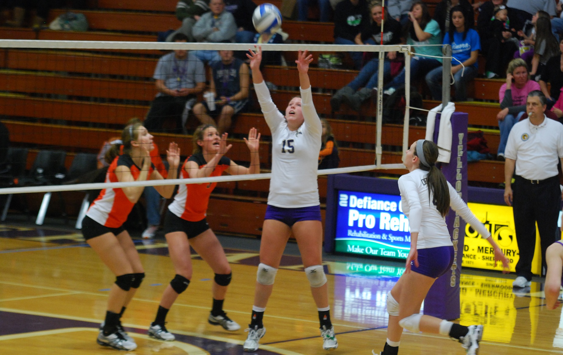 Volleyball Spikes Anderson for HCAC Victory on Senior Night