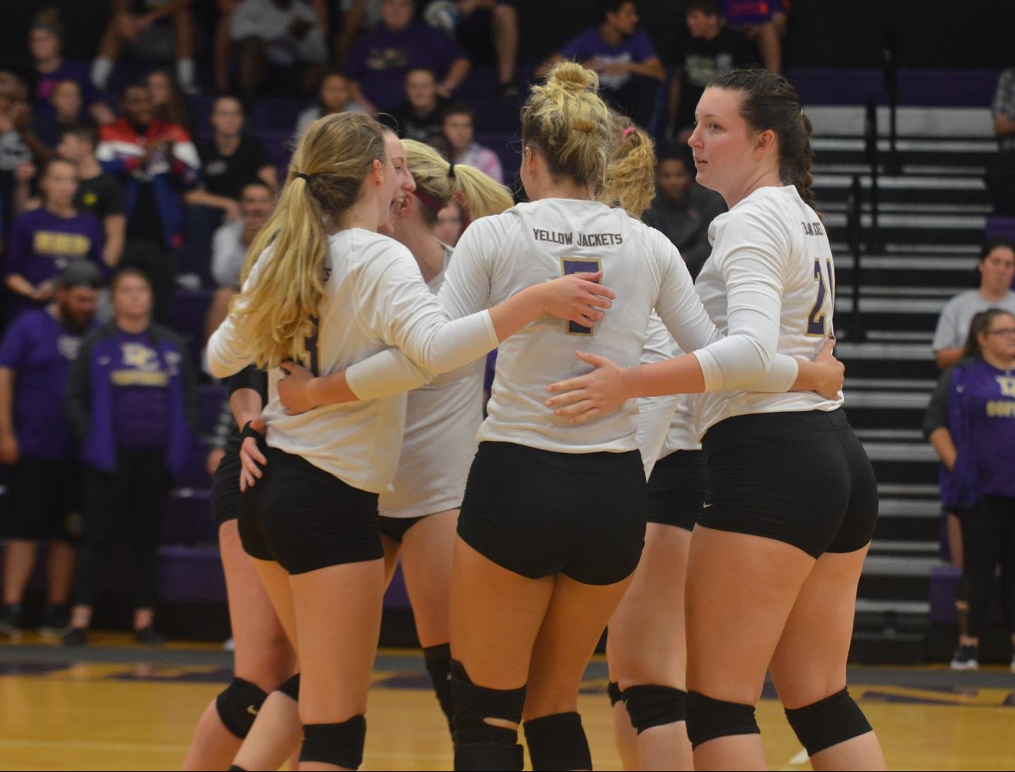 Volleyball Wraps Up Season with a Victory