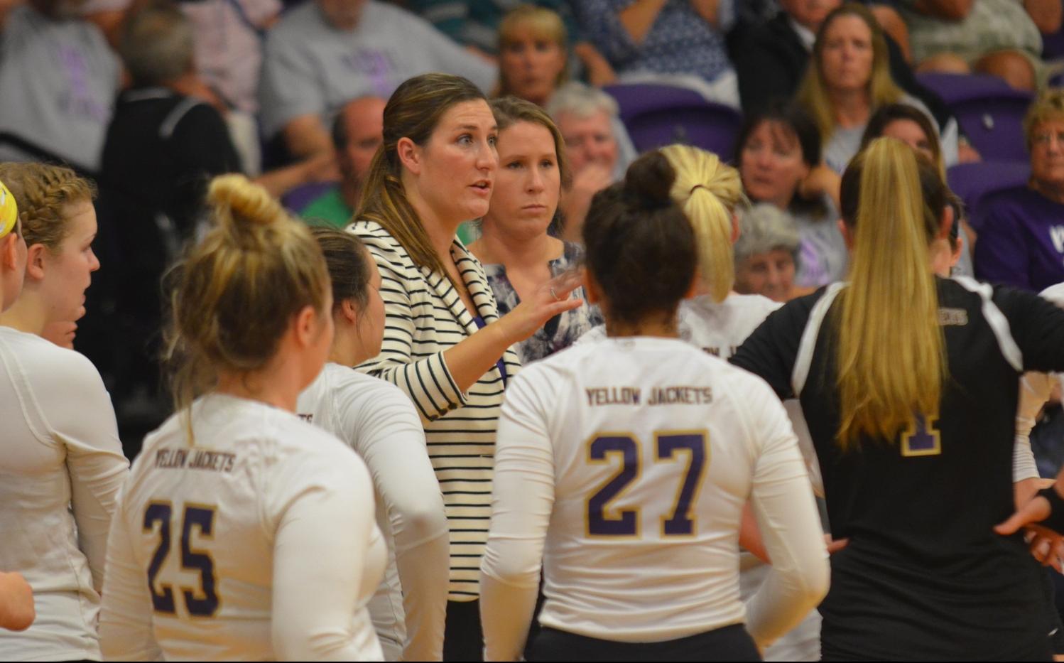 Volleyball Drops Tight Contest With Bluffton