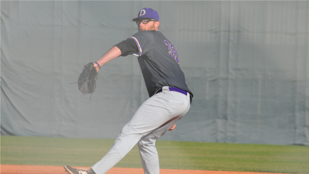 Baseball splits first Florida doubleheader with Lasell