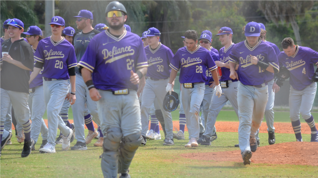 Thomeier's walk-off single gives Yellow Jackets doubleheader split with Wis. Lutheran