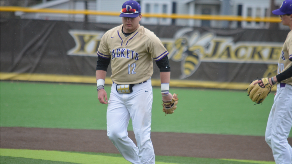 Baseball swept by Earlham in HCAC play