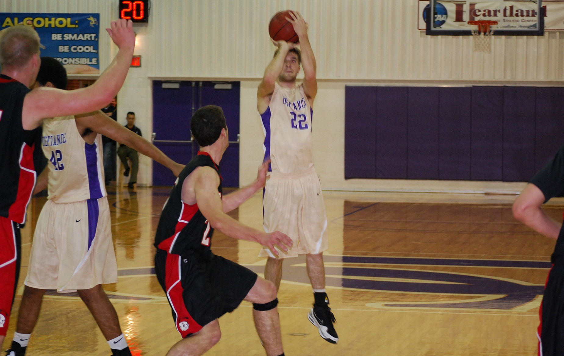 Jackets Win HCAC Shootout Against Manchester, 95-82