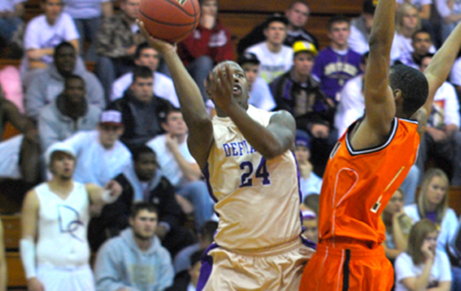 Jackets Ride Brown to 72-67 Victory Over No. 17 Anderson