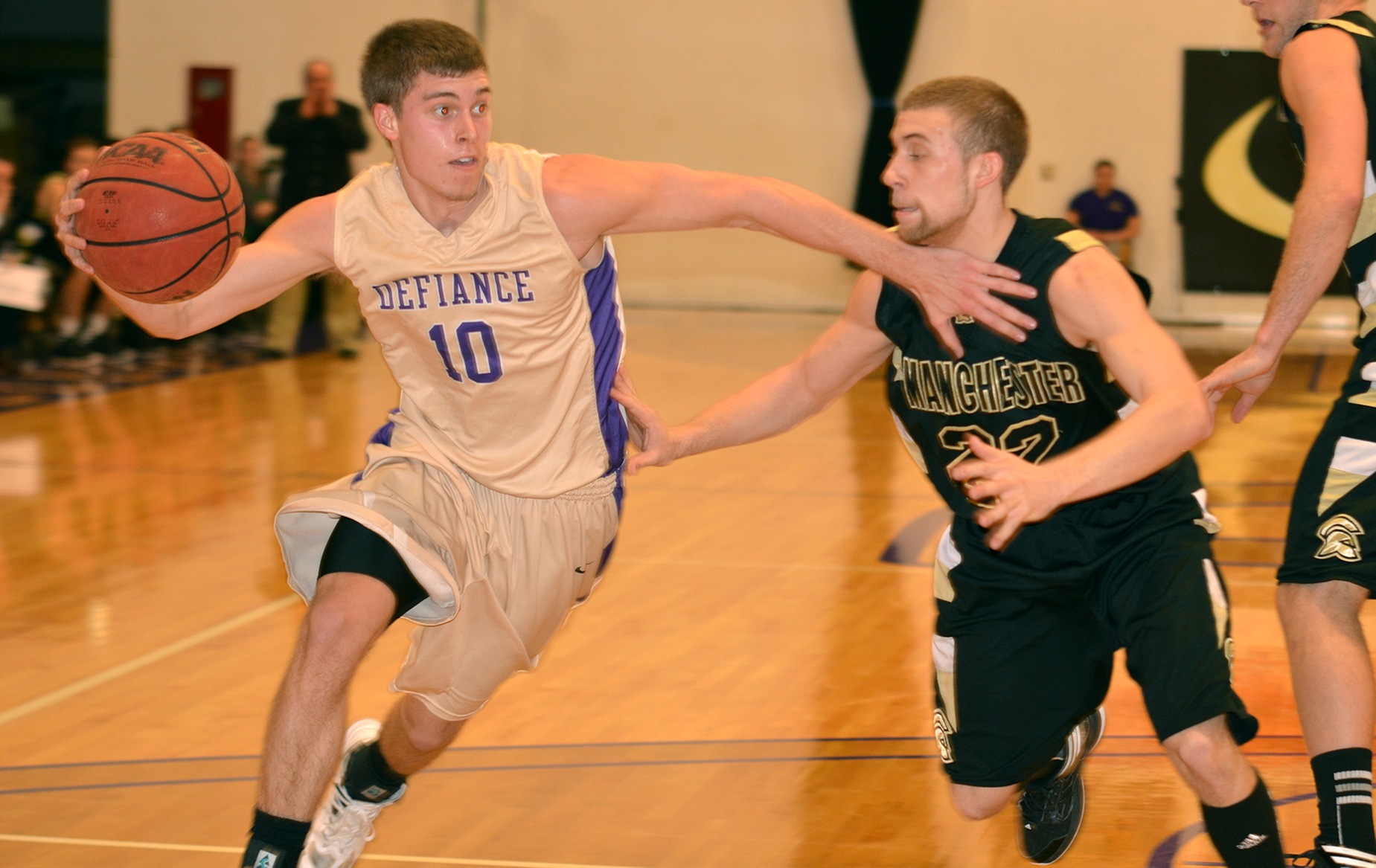 Jackets Blast Earlham for First Road HCAC Victory
