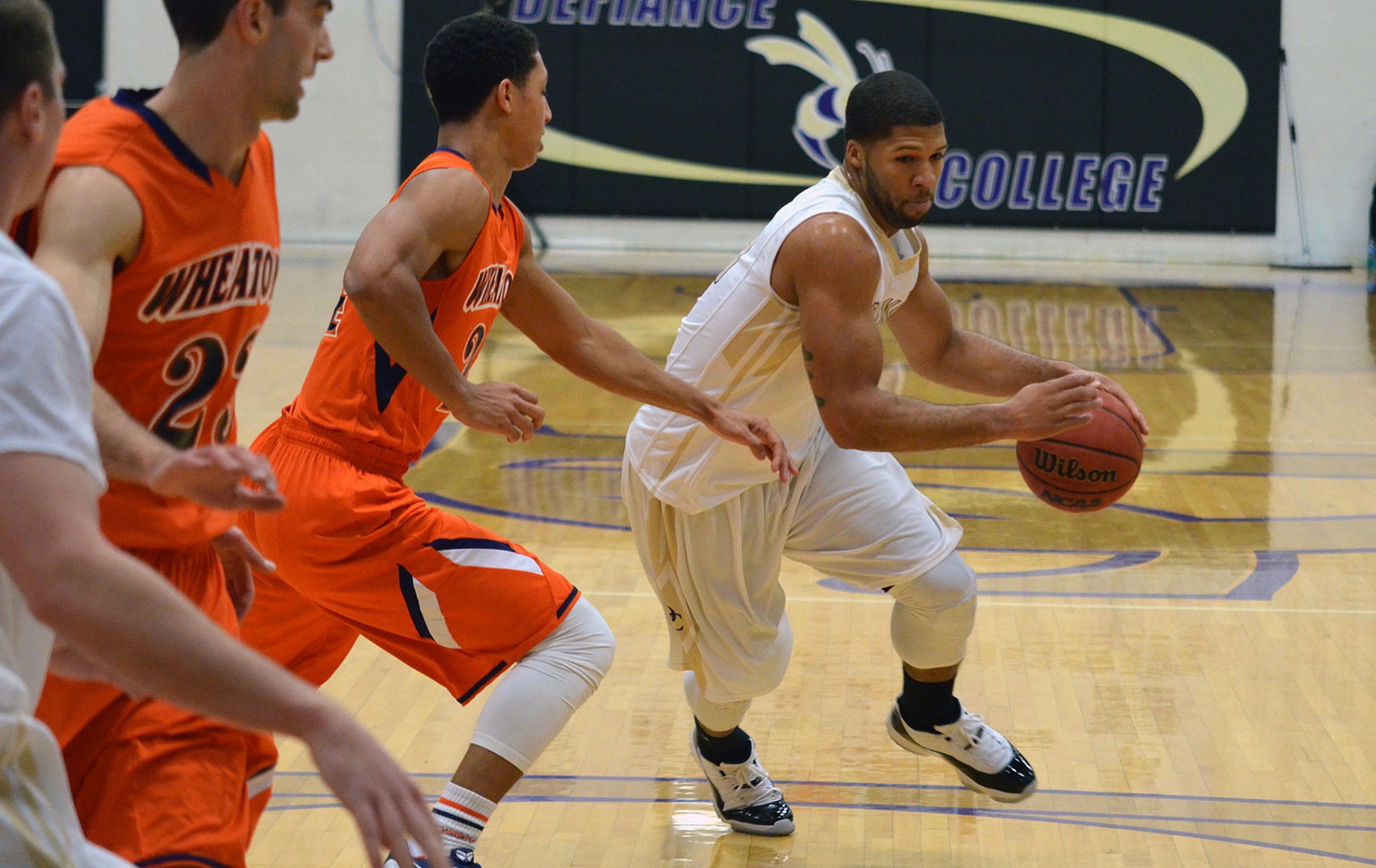 Yellow Jackets Drop Close Game Against Pioneers