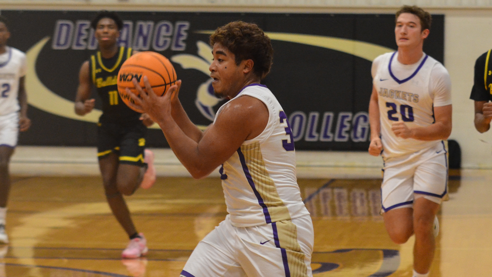 Yellow Jackets lose conference opener at Manchester