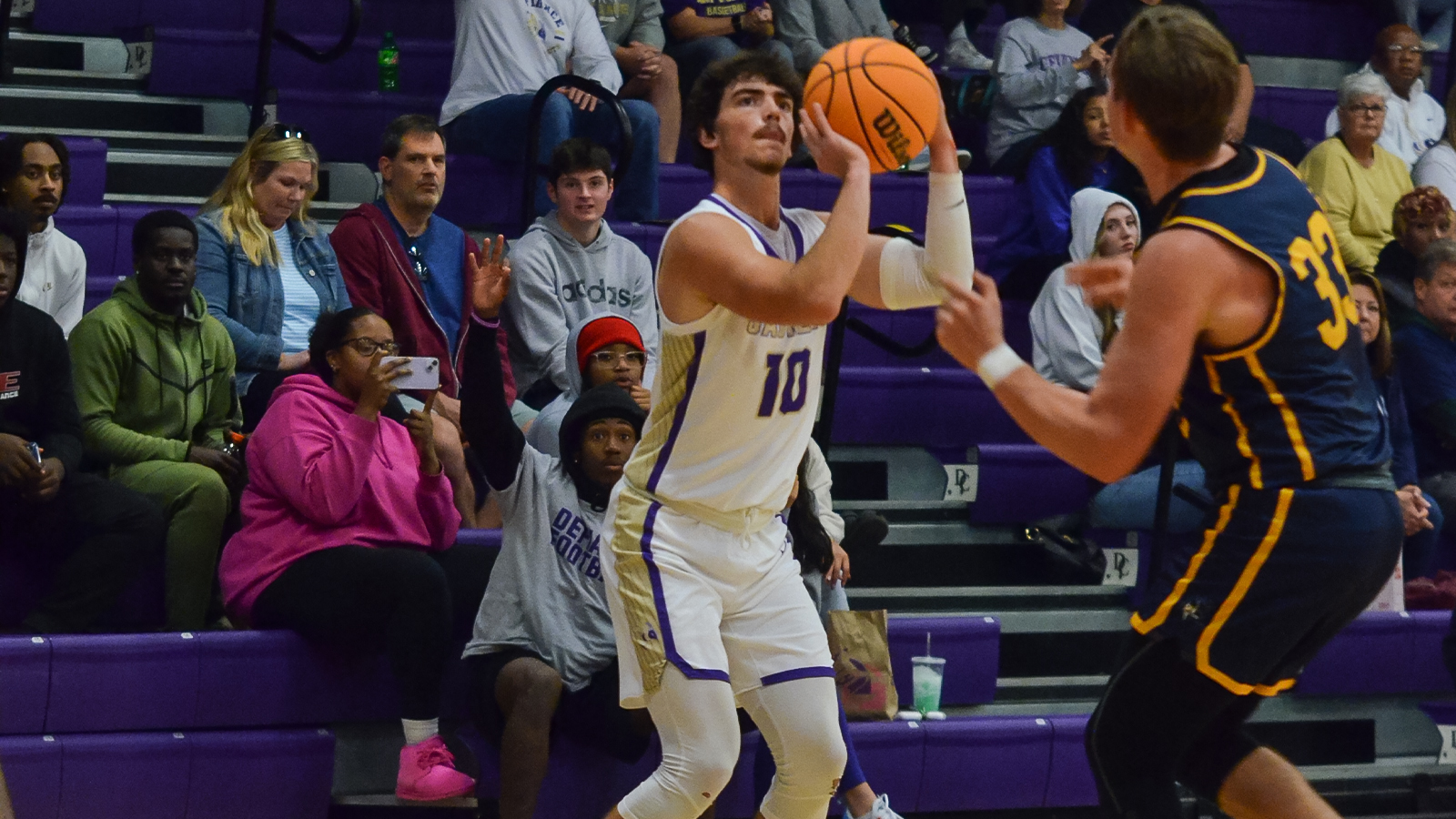 Gehlhausen leads second half surge but Alma holds off Jackets, 84-75