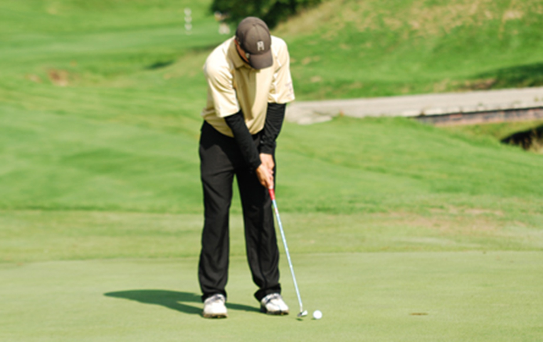 Ross Leads Men's Golf at Opening Round of HCAC Tournament