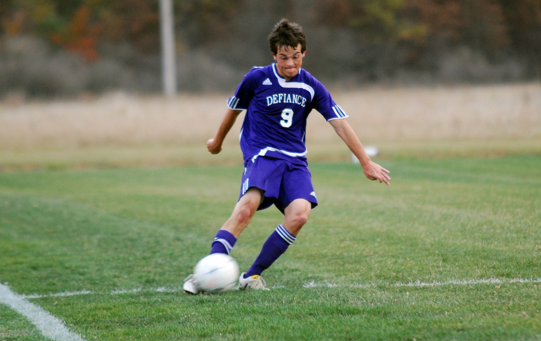 Men's Soccer Edged Out, 2-1, by First-Place Pioneers