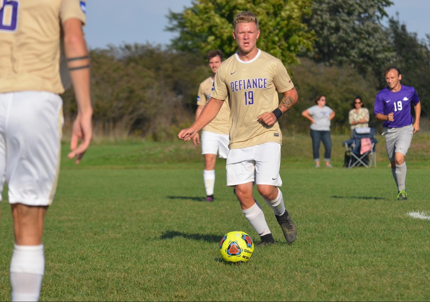 Men's Soccer Narrowly Defeated on the Road