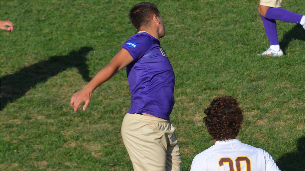 Quintana's early goal lifts Men's Soccer over Albion