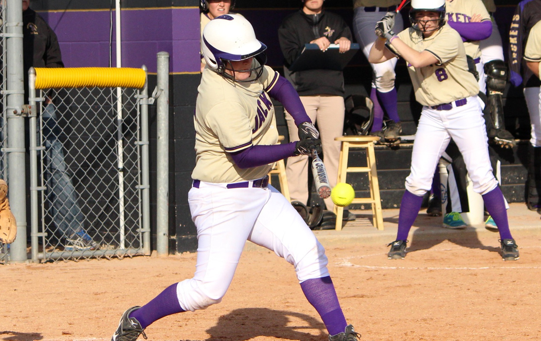 Yellow Jackets earn split with Manchester in HCAC road test