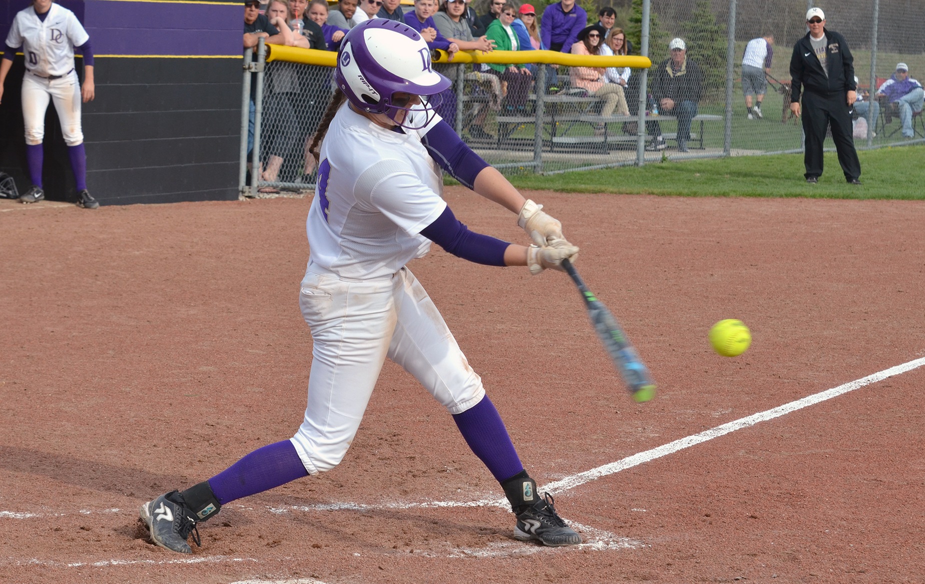 Yellow Jackets Fall in HCAC Tourney Opener
