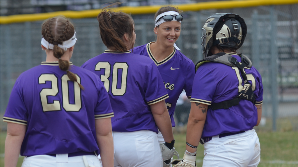 Softball sweeps Albion in road doubleheader