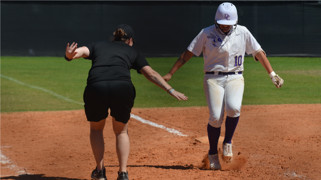 Softball dominates Anderson in HCAC road contest