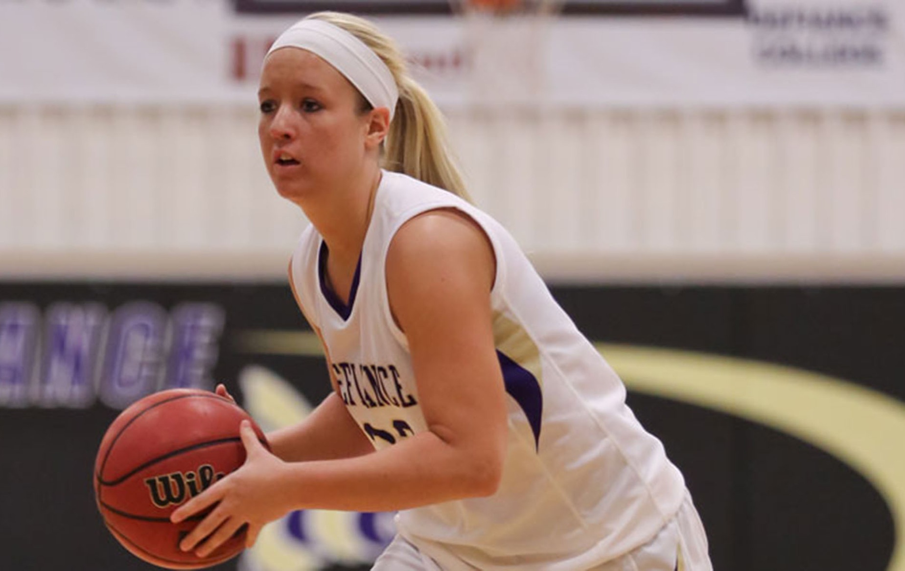 Yellow Jackets Fall to Manchester in HCAC Road Matchup