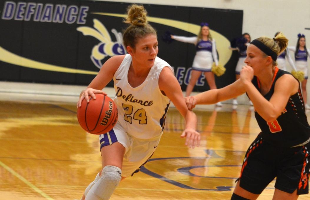 Women’s basketball begins HCAC play with last-second victory