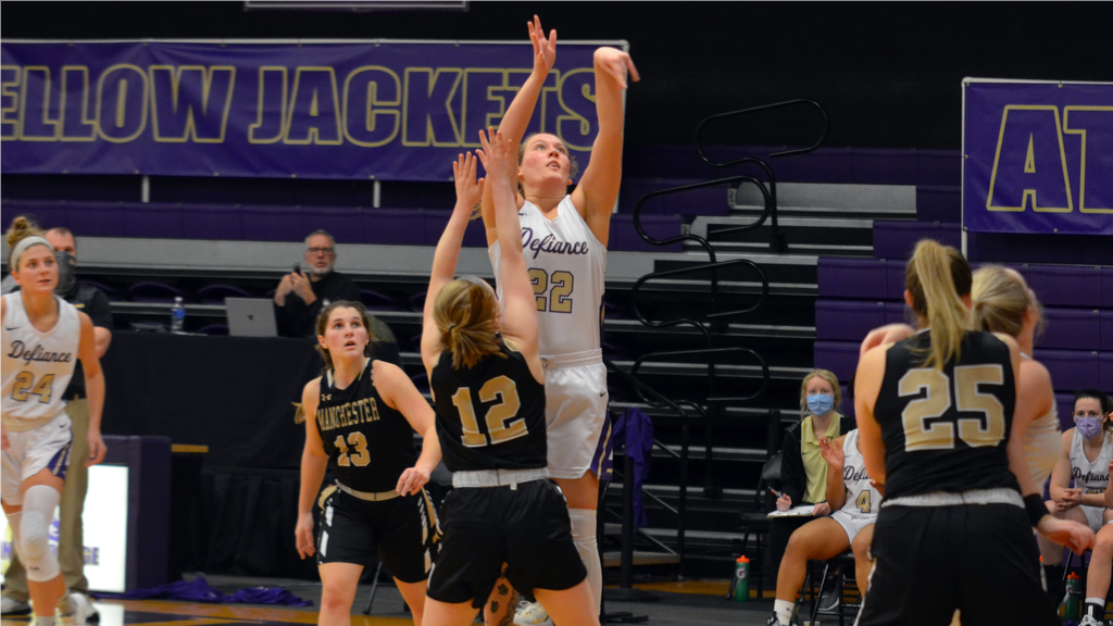 Yellow Jackets fall short in a close battle at Manchester