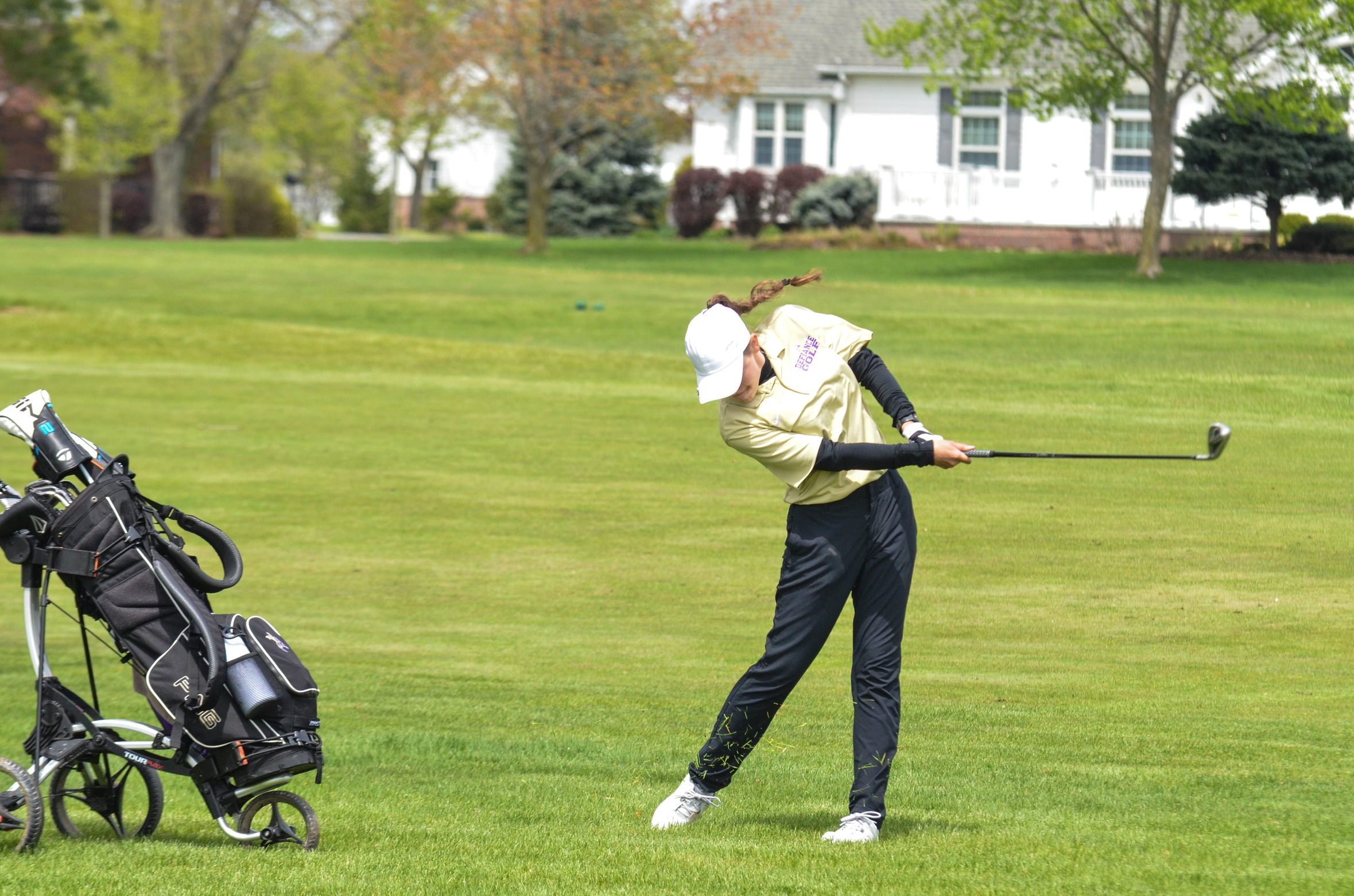 Yellow Jackets match second-lowest team round of the year, Rose-Hulman holds overall lead at HCAC Women’s Championship