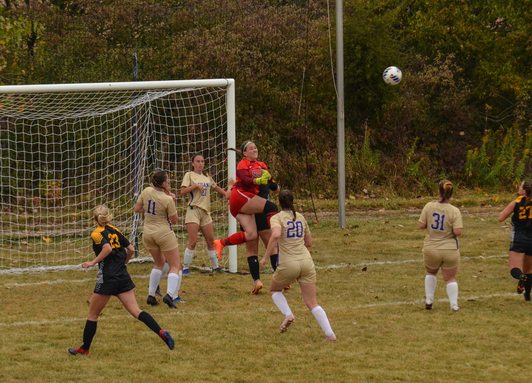 Wet Wednesday at Winsper Knobel ends in 2-1 loss in Jackets’ conference opener