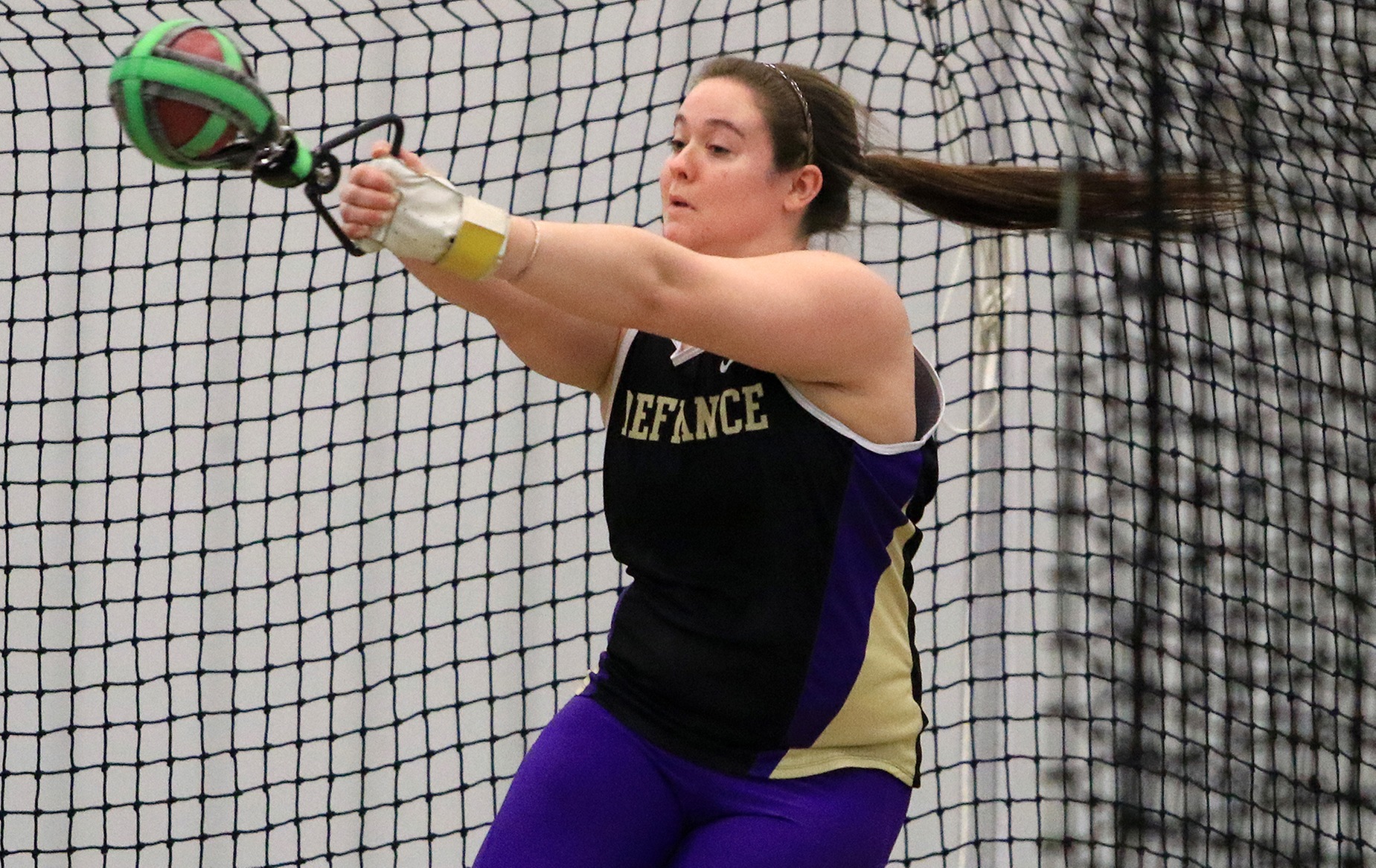 Williams Wins Hammer Throw to Lead Women's Track