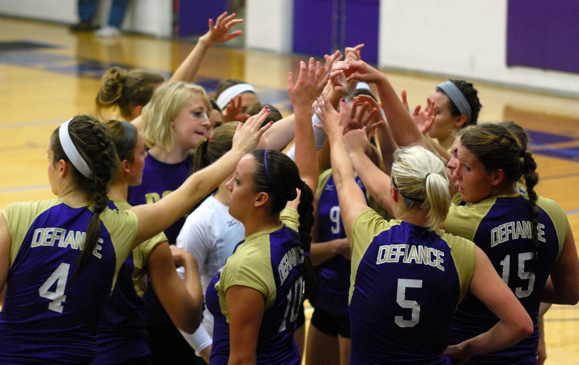 Volleyball Remains in First Place with Win Over Franklin