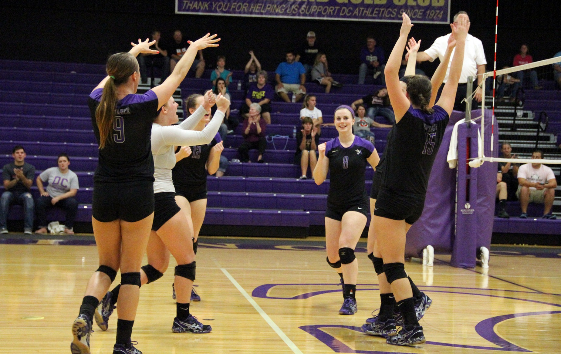 Lady Jacket volleyball ousts Earlham in Wednesday affair