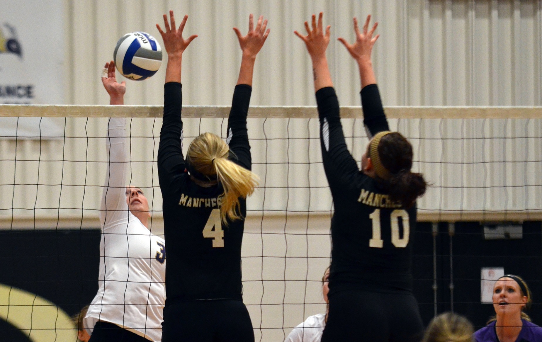 Volleyball Splits Final Matches of ONU Invitational