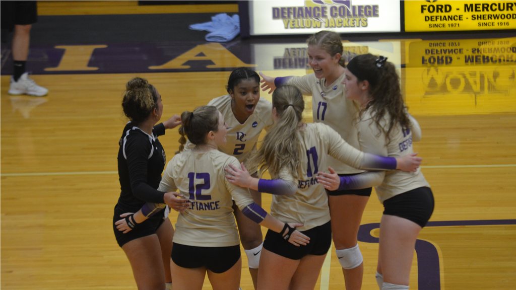 Volleyball goes 1-1 in Saturday doubleheader