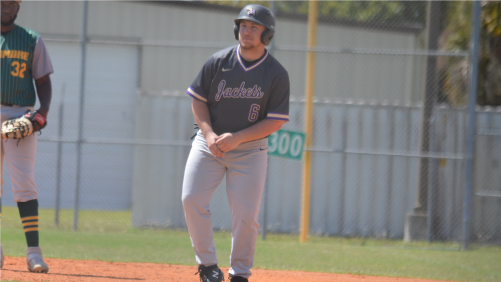 Baseball loses two to Bluffton