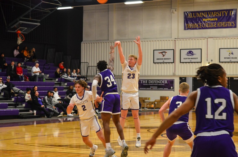 Conference-leading Ravens roll against Yellow Jackets, 102-55
