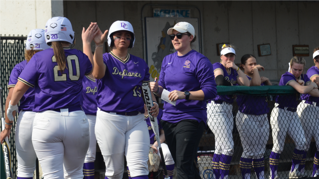 Softball splits opening series with Hope