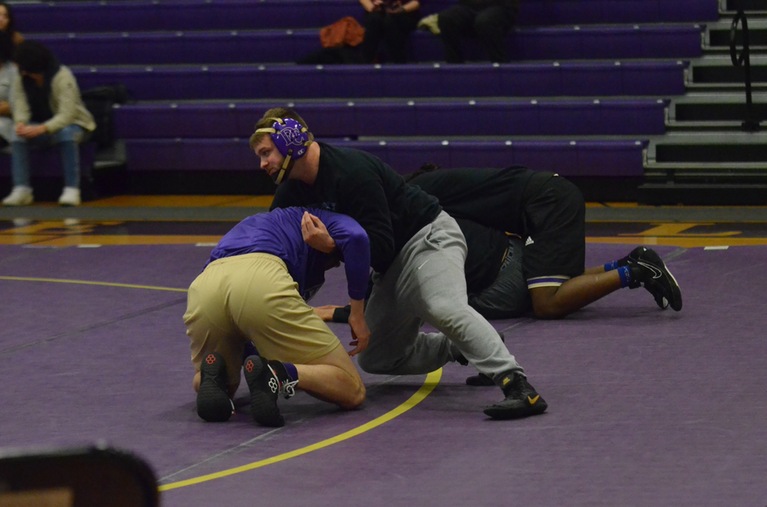 Wrestling places five during strong showing at Mid-State Invite