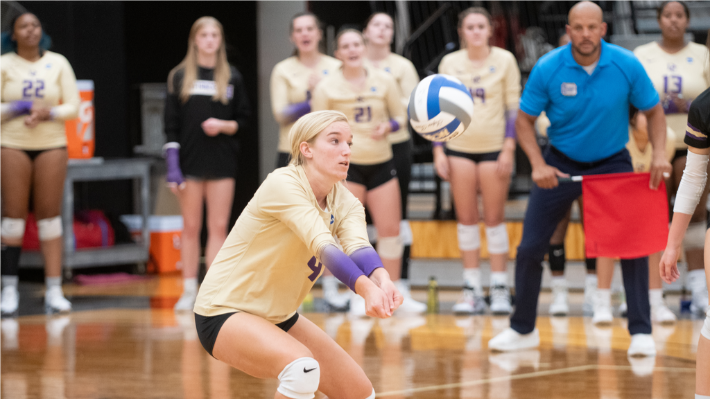 Volleyball goes 0-2 on day one of Oberlin Invitational